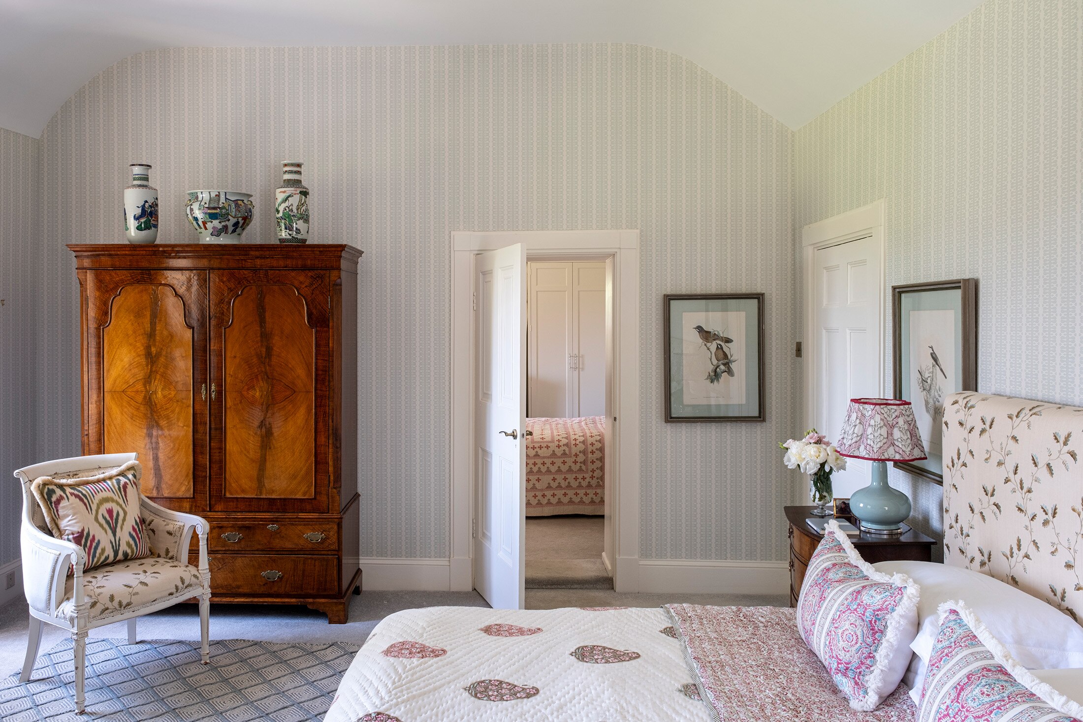 how to commission an interior designer